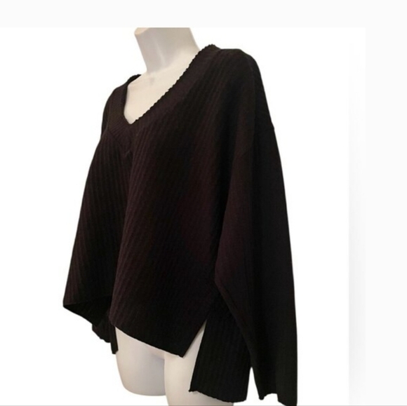 Urban Outfitters Black V-Neck Sweater - Picture 2 of 4